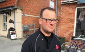 Morten Skov Paulsen fra Eddie's Kød mener, pladsen burde udnyttes til personale parkering. 